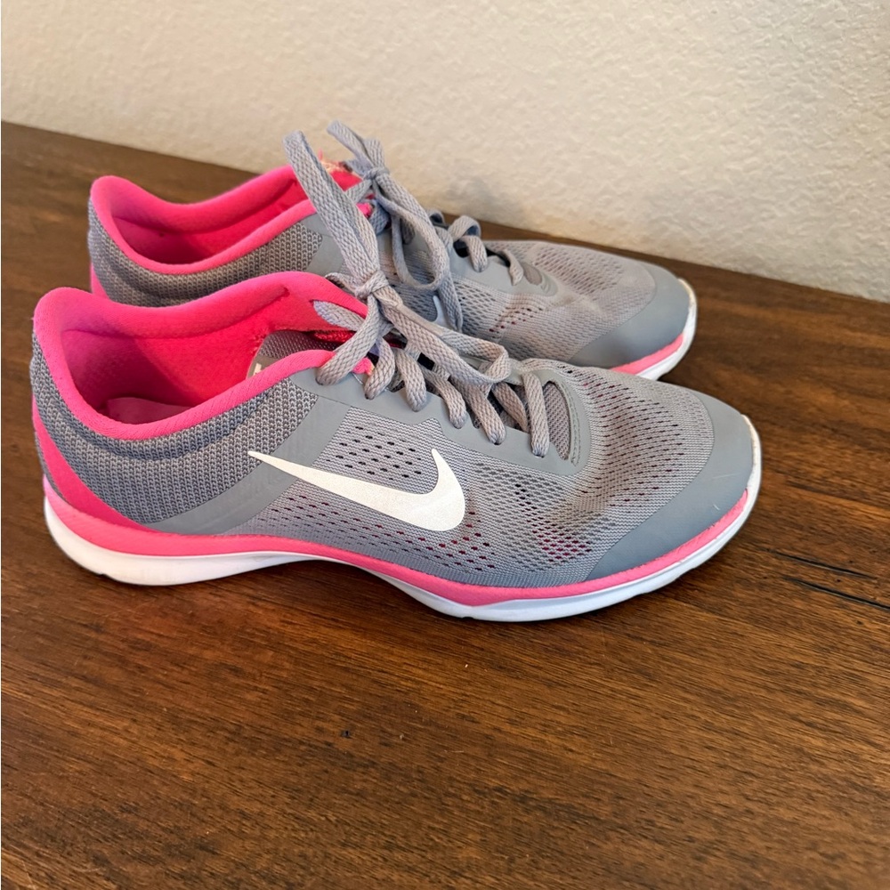 Nike Women's Athletic Shoes in Gray and Pink